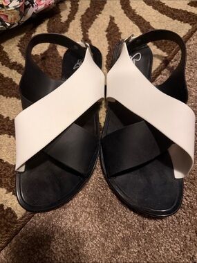 Report Collection Black and White Crisscross Slingback Sandals 9